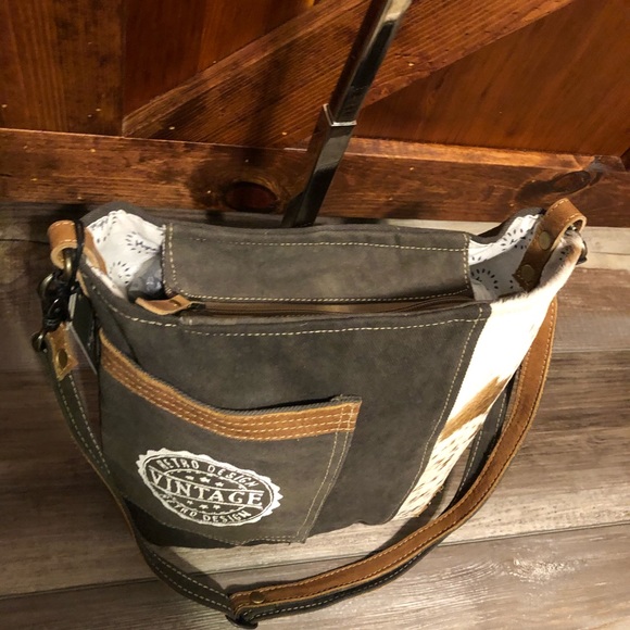 Myra vintage stamp shoulder bag up cycled - Picture 8 of 8